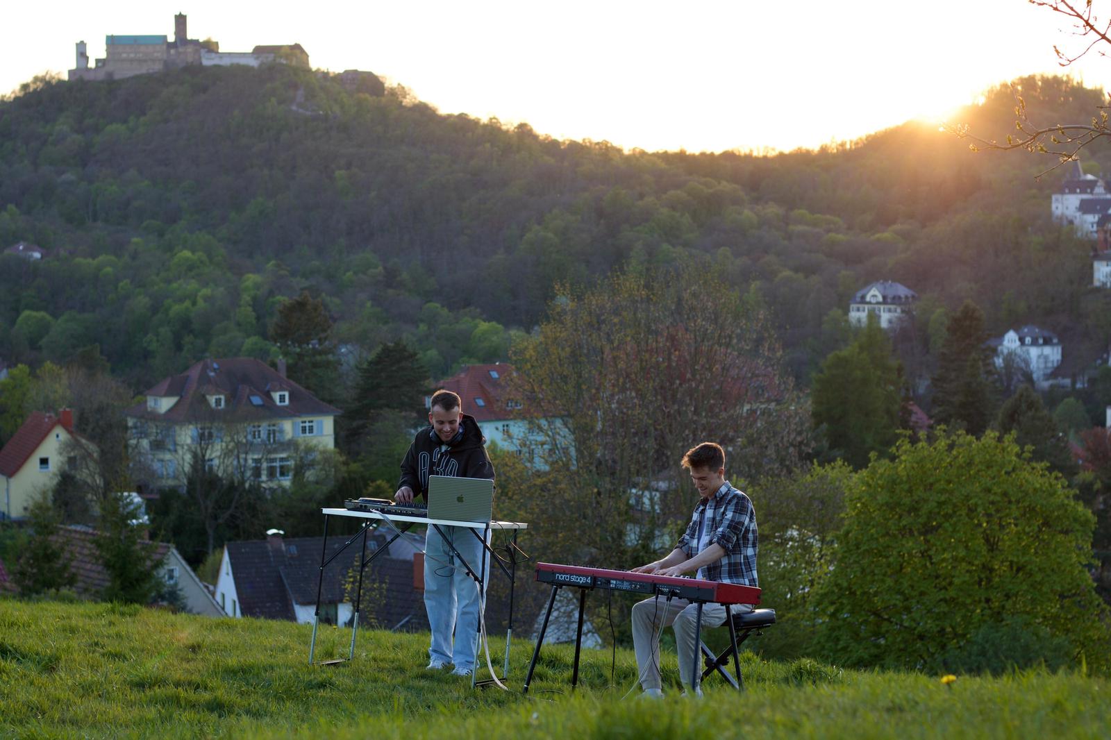 Summer Frequenzies: Elotone - Piano und Beats